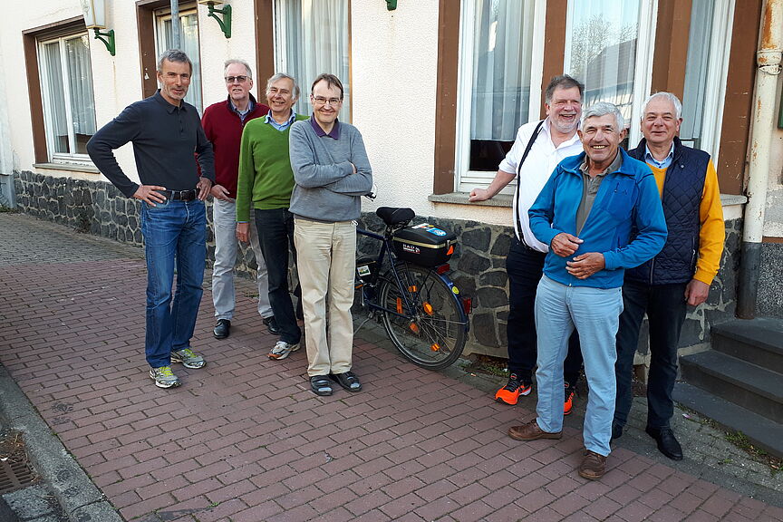 Bild-MV-ADFC Wachtberg Das Foto zeigt Das Team der aktiven ADFCler in Wachtberg mit Karl Josef Schumacher, OG Ahr (3.v.r.)
