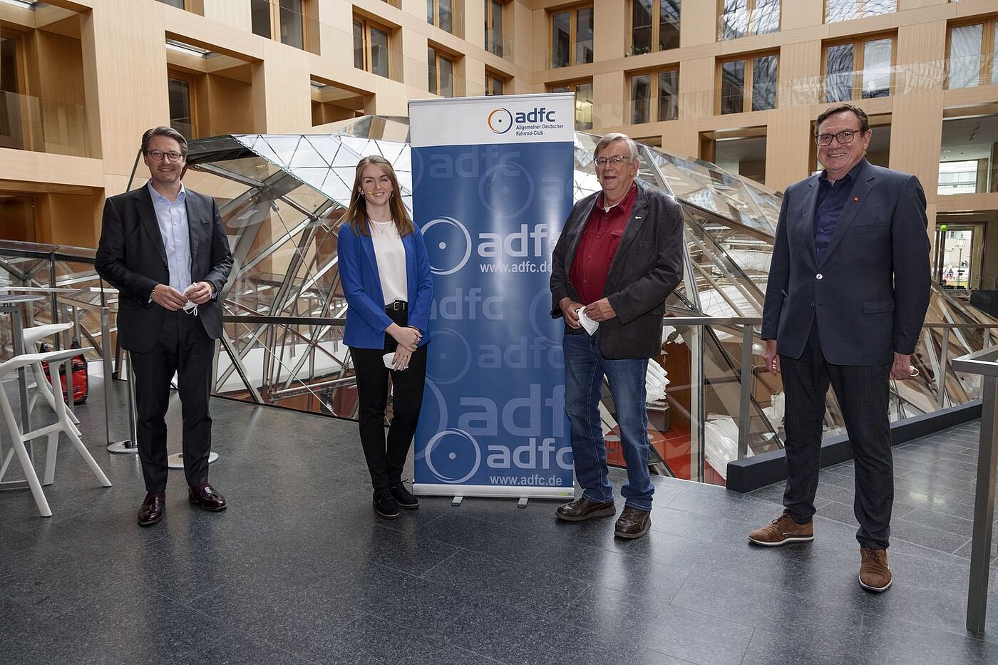 Parlamentarischer Abend So geht #Fahrradland: Bundesverkehrsminister Andreas Scheuer (CSU) und vom ADFC Rebecca Peters, Ludger Koopmann und Ulrich Syberg (v.l.n.r.).
